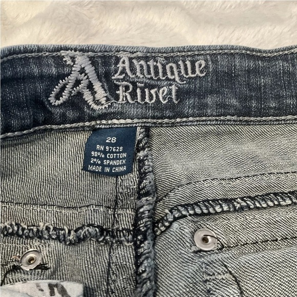 Antique Rivet Women’s Raw Hem Embellished Jeans Size 28 - Picture 7 of 15